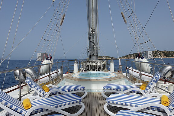 Auf dem Sonnendeck der Running on Waves DSC02906.JPG