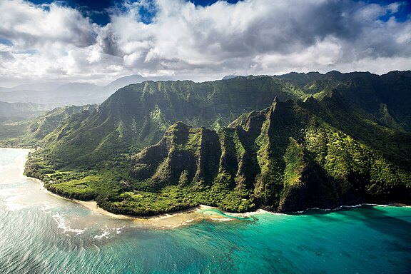 Bergiges Hawaii braden-jarvis-prSogOoFmkw-unsplash.jpg