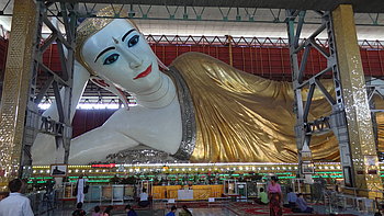 Die liegende Buddha Statue