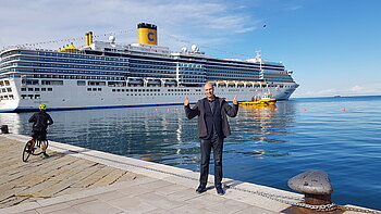 Vor der Costa Deliziosa im Hafen vom Triest
