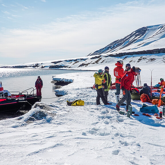 Ski Expedition Ski_expedition_to_Ny_alesund_HGR_151337_Photo_Per_Brochmann.JPG