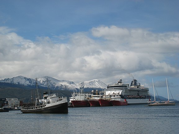 Ushuaia Suedamerika-Kreuzfahrt-Ushuaia-Hafen-MOCEAN.JPG