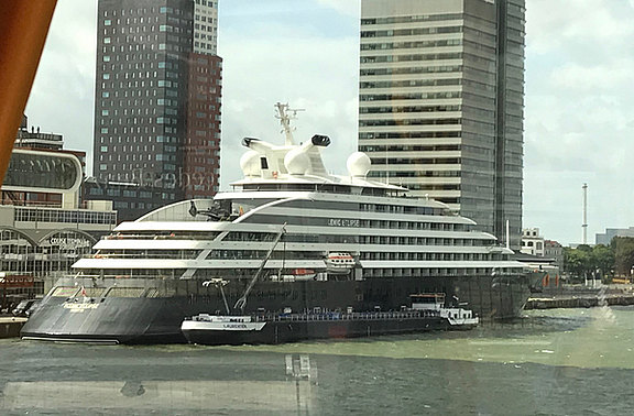 Die Scenic Eclipse im Hafen von Rotterdam Scenic_Eclipse_Hafen.jpg