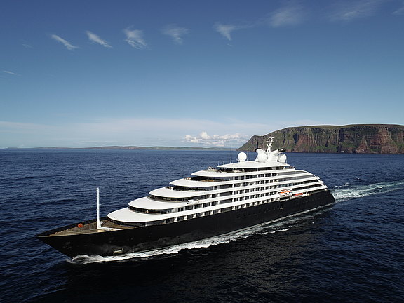 Scenic Eclipse Scenic_Eclipse_-_Outer_Hebrides.JPG