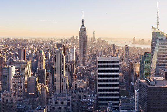 Skyline von New York jonathan-riley-VW8MUbHyxCU-unsplash.jpg